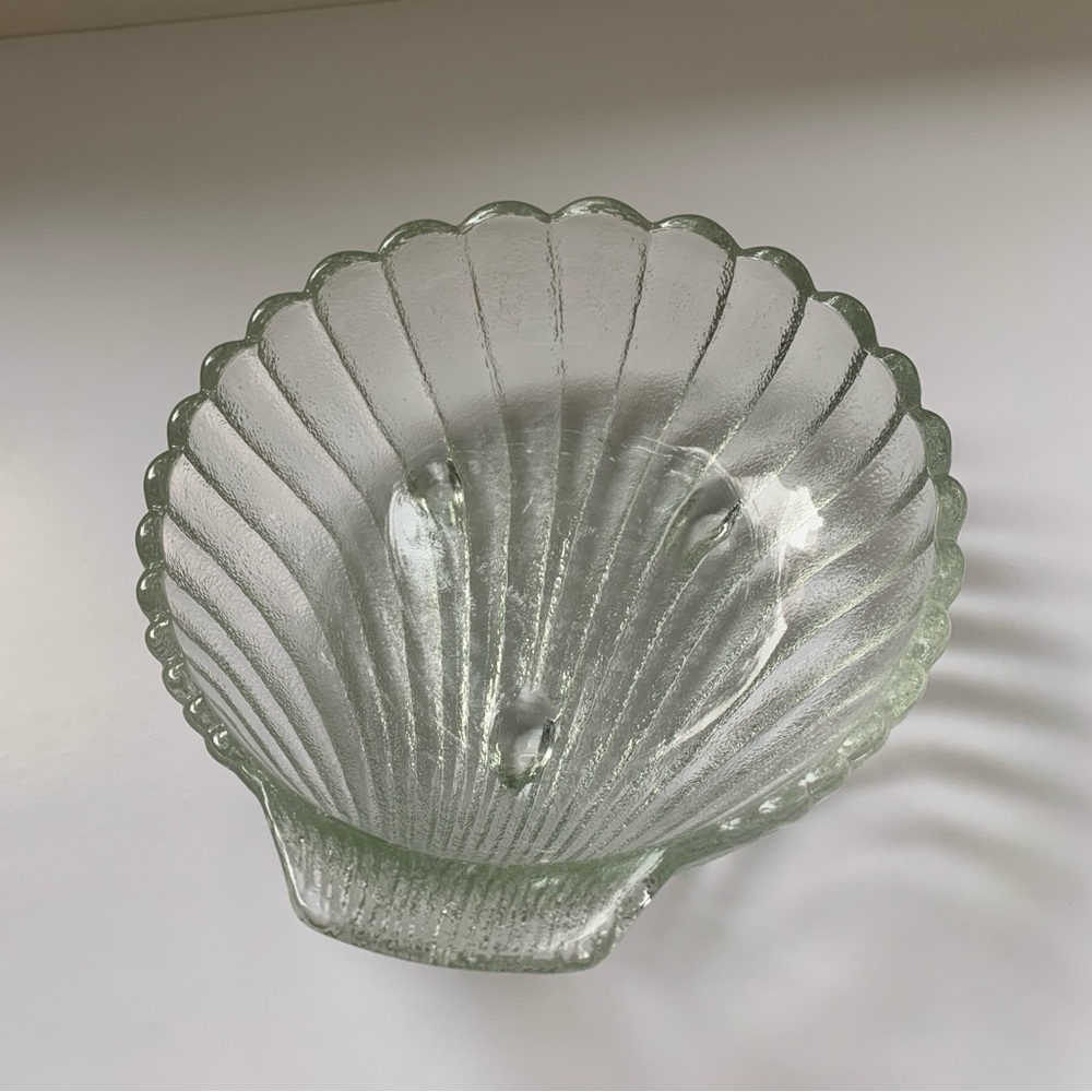 Anchor Hocking Clam Shell Bowl - Picture 2 of 6